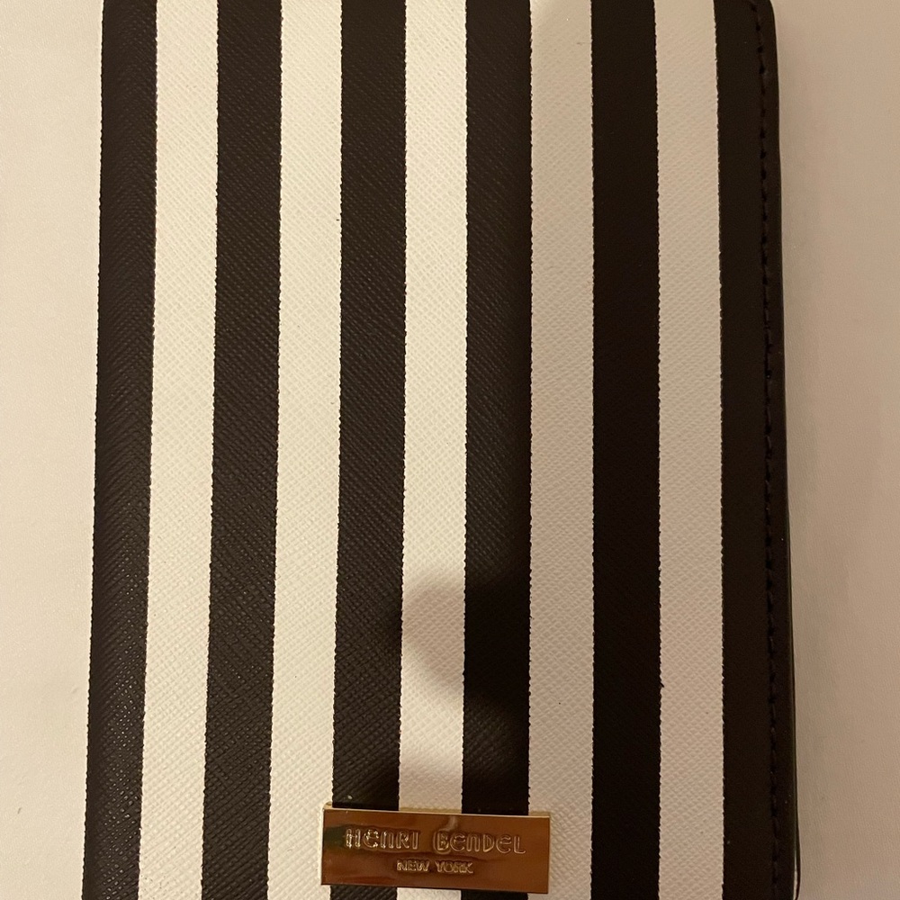 Henri Bendel passport case